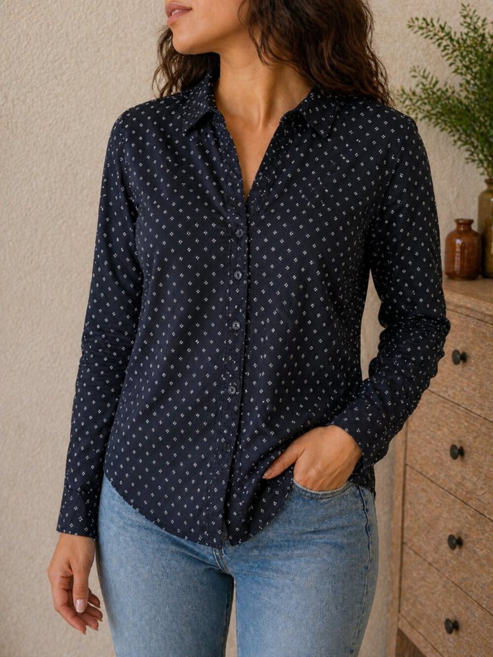 Banana Republic Navy Printed Button-Down Blouse – Size 6 (Tailored Fit)